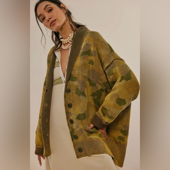 Free People Sweaters - Free People Chamomile Pattern Cardi in Army Combo!🌟